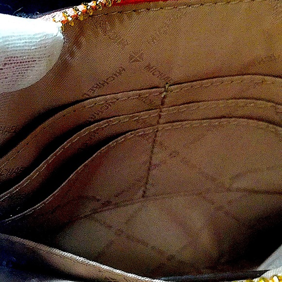 MICHAEL KORS EMBOSSED LEATHER CLUTCH WRISTLET(NWT) - Picture 8 of 10